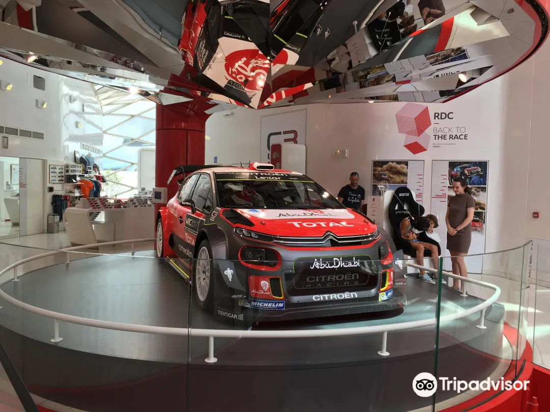 1_Citroen Champs-Elysees Showroom