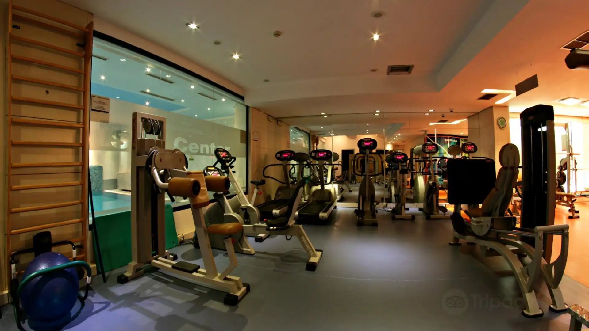 鄰近Tirana International Spa Center的酒店
