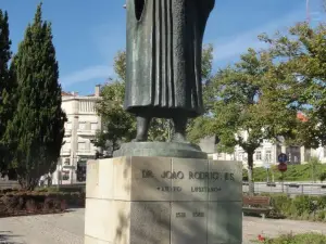 Estatua Amato Lusitano