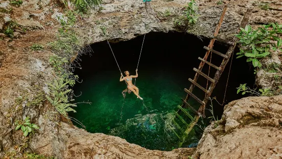 Cenote Calavera