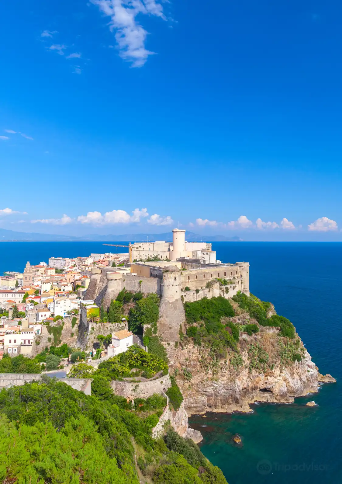 Hotels near Castello Angioino-Aragonese