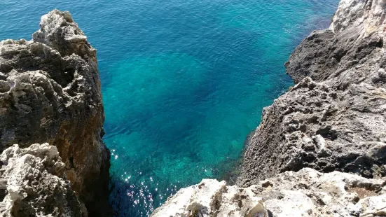 Spiaggia e Piscina Naturale di Marina Serra