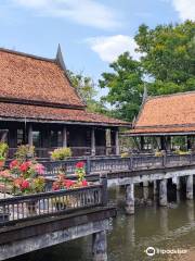 Chao Sam Phraya National Museum