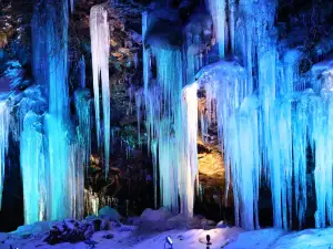 Icicles of Onouchi Gorge