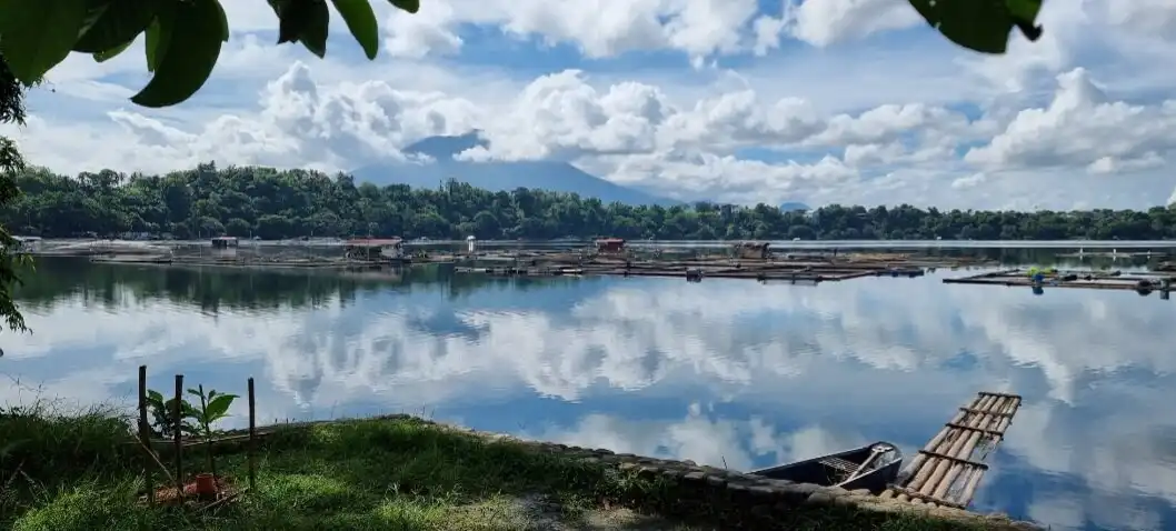 Hotels near Sampaloc Lake