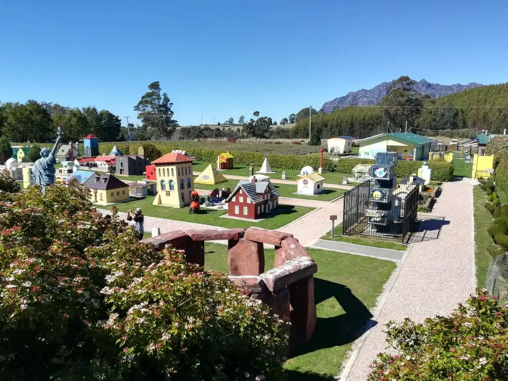 Hotels near Tasmazia & The Village Of Lower Crackpot