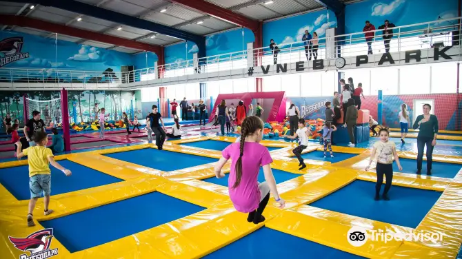 1_Trampoline Center Vnebopark