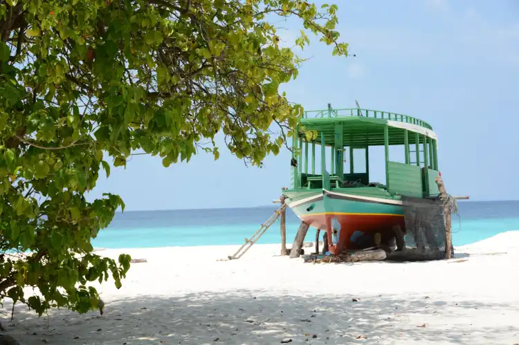Hotels near Dhidhdhoo