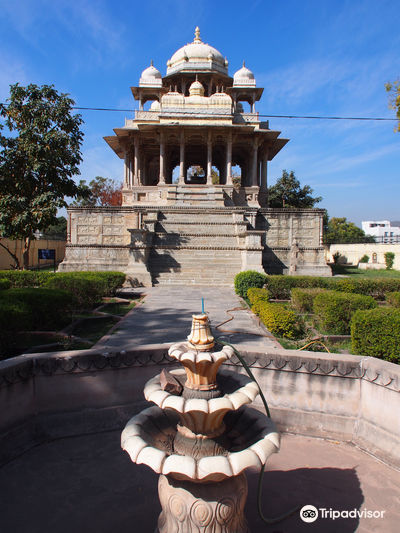 84 Pillared Cenotaph