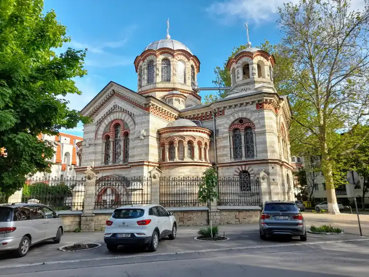 Hotels in der Nähe von St.-Pantaleon-Kirche