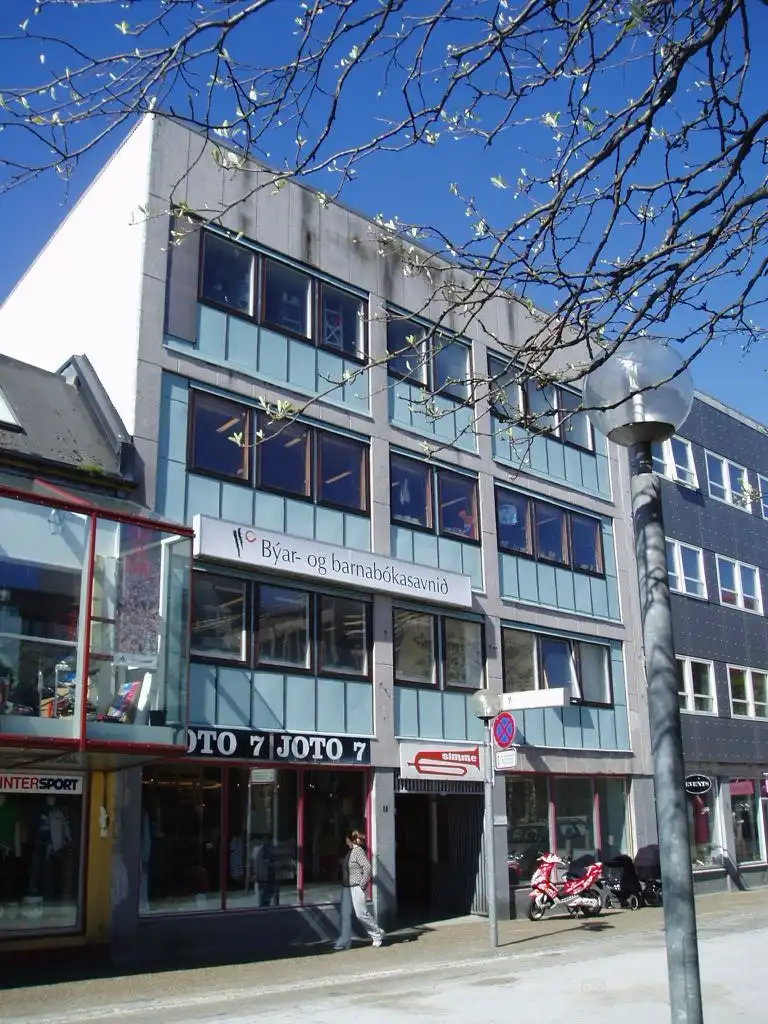Hotels near Býarbokasavnid