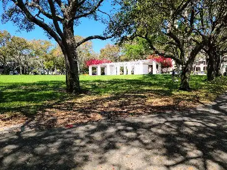 Hotels near North Straub Park