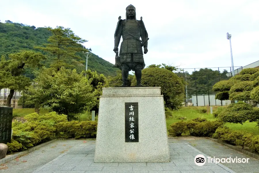 Kikkawa Tsuneie Statue