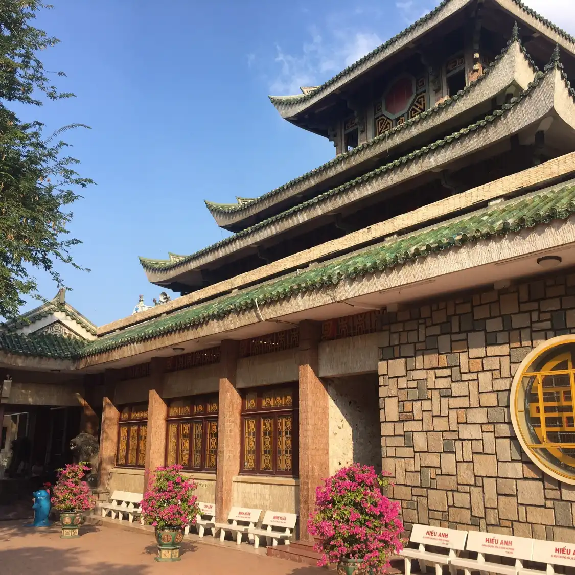Hotels near Ba Chua Xu Temple