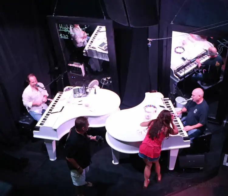 Hotels near The Keys Dueling Pianos