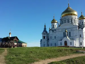Белогорский Свято-Николаевский миссионерский мужской монастырь, Религиозный комплекс