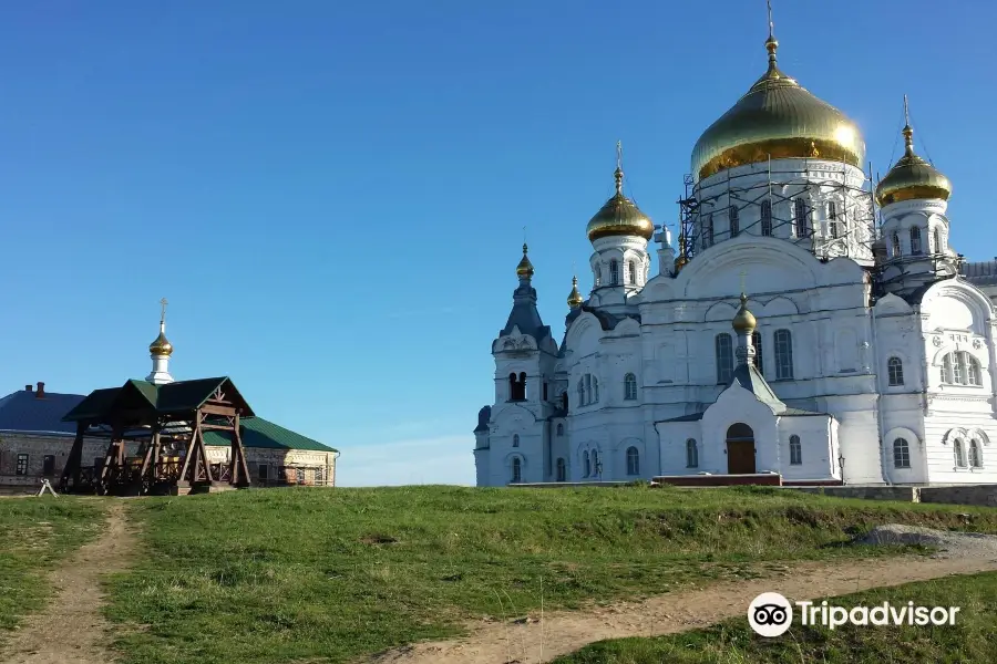 Belogorskiy Svyato-Nikolayevskiy Missionerskiy Muzhskoy Monastyr', Religioznyy Kompleks