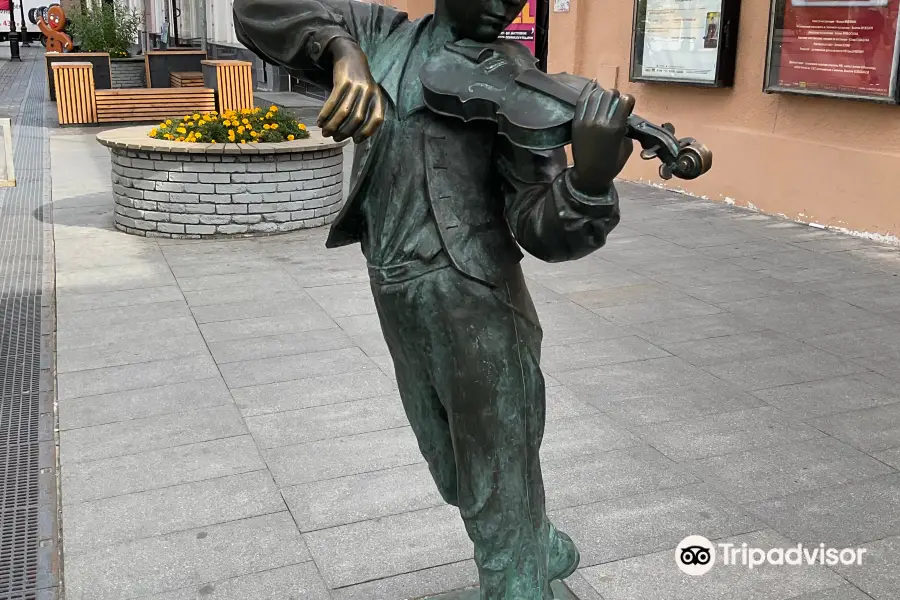 Sculpture the Young Violinist
