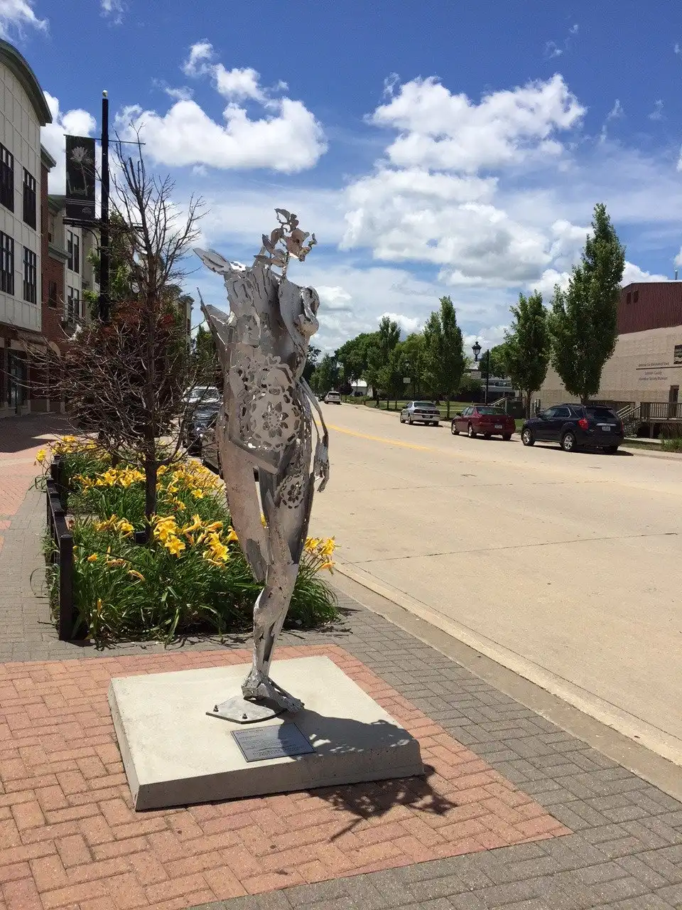 Hotels near Iowa River Landing Sculptor Walk