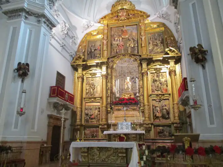 Các khách sạn gần Basilica of Santa Maria de la Victoria