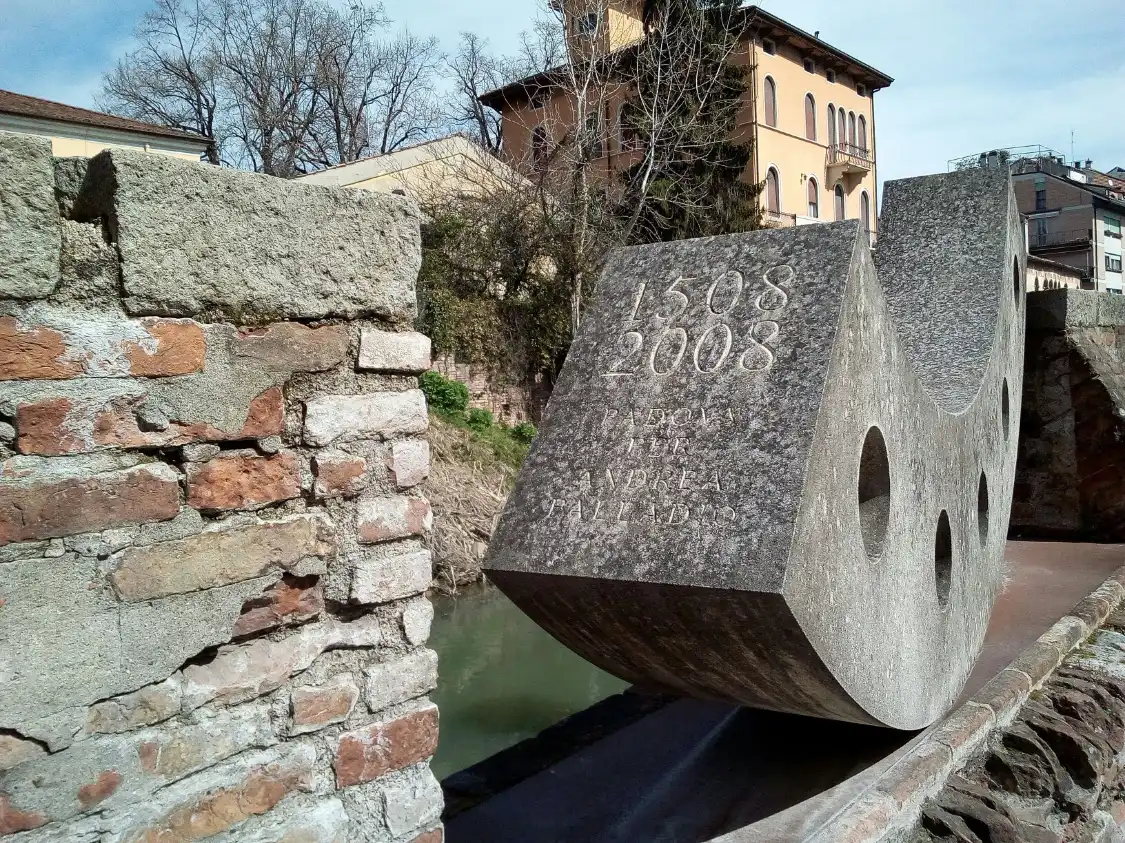 Hotel dekat Scultura di Elio Armano dedicata a Andrea Palladio