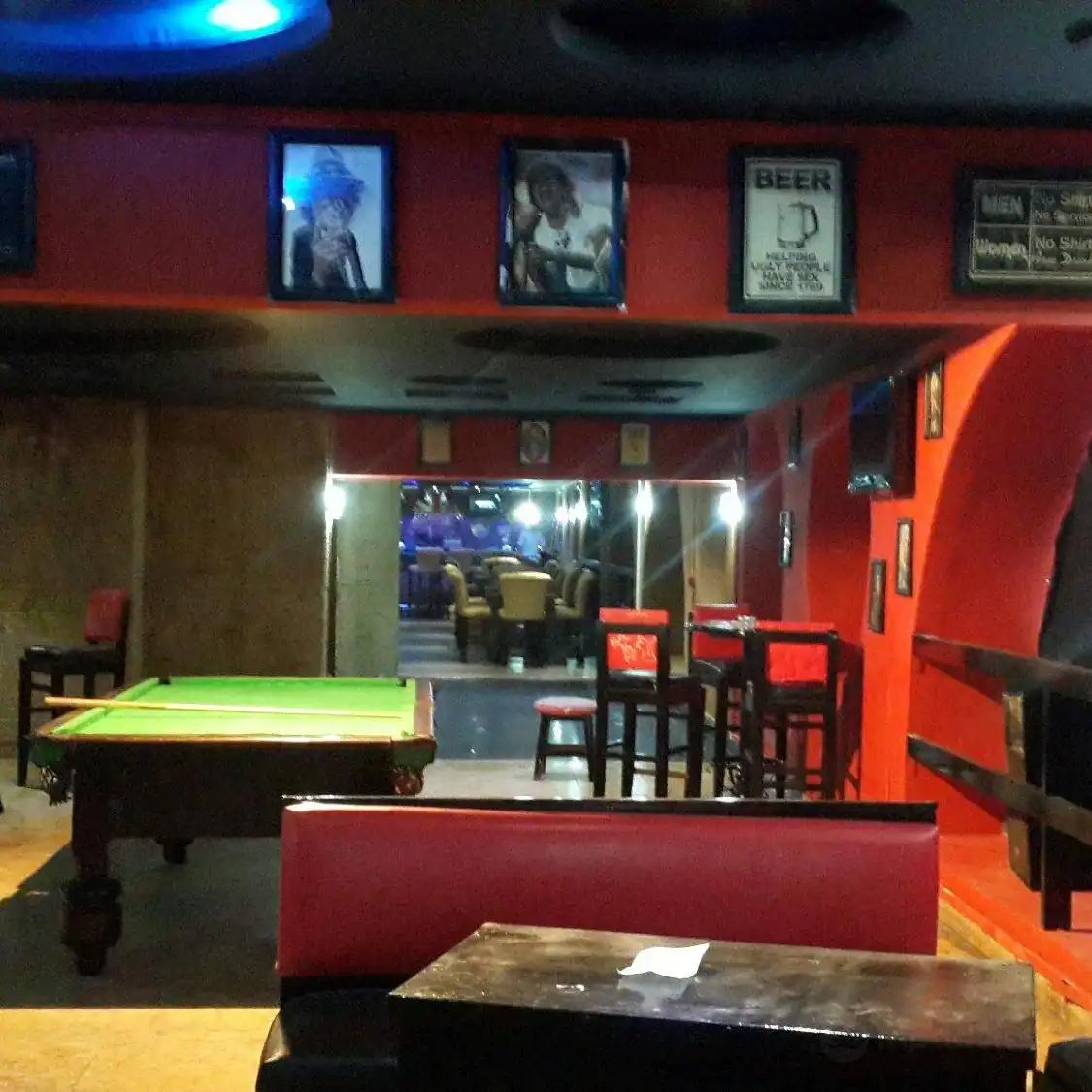 Hotels near Monty's Bar