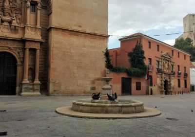 Fuente De Los Cisnes