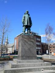 Roald Amundsen Sculpture