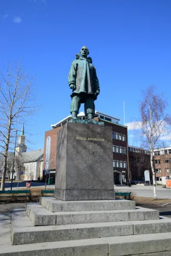 Roald Amundsen Sculpture