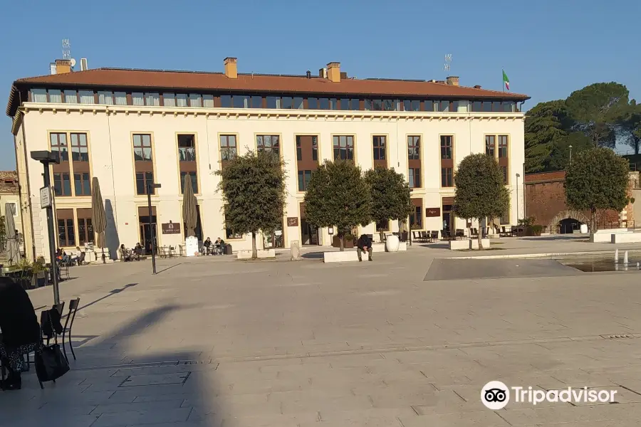 Piazza Ferdinando di Savoia - Ex piazza d'Armi