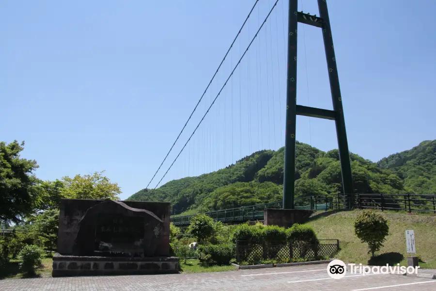 Momijidani Suspension Bridge