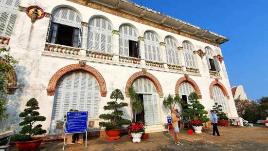 Bạch Dinh (White Palace Historical Cultural Relic)