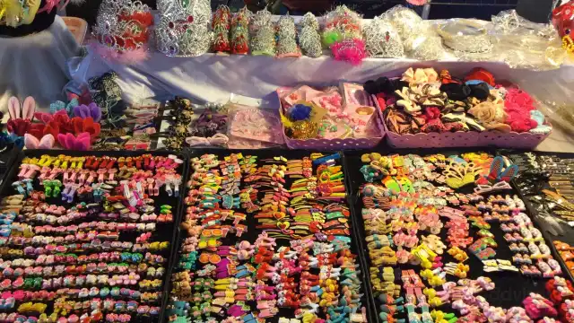 ตลาดนัดรถไฟ