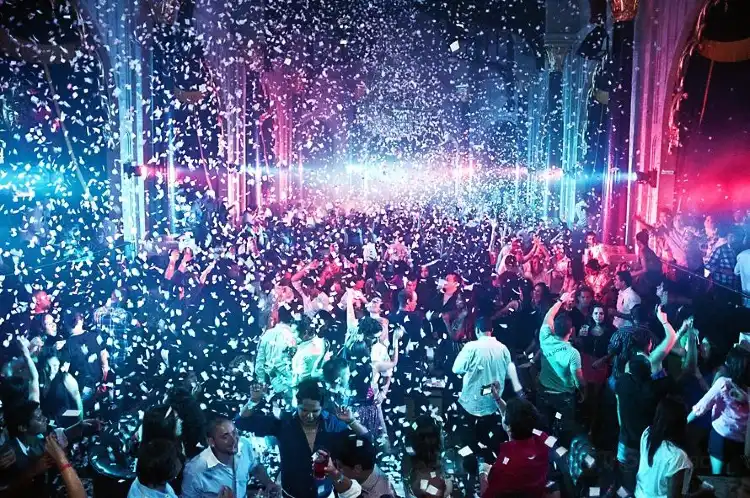 Hotels near Strana