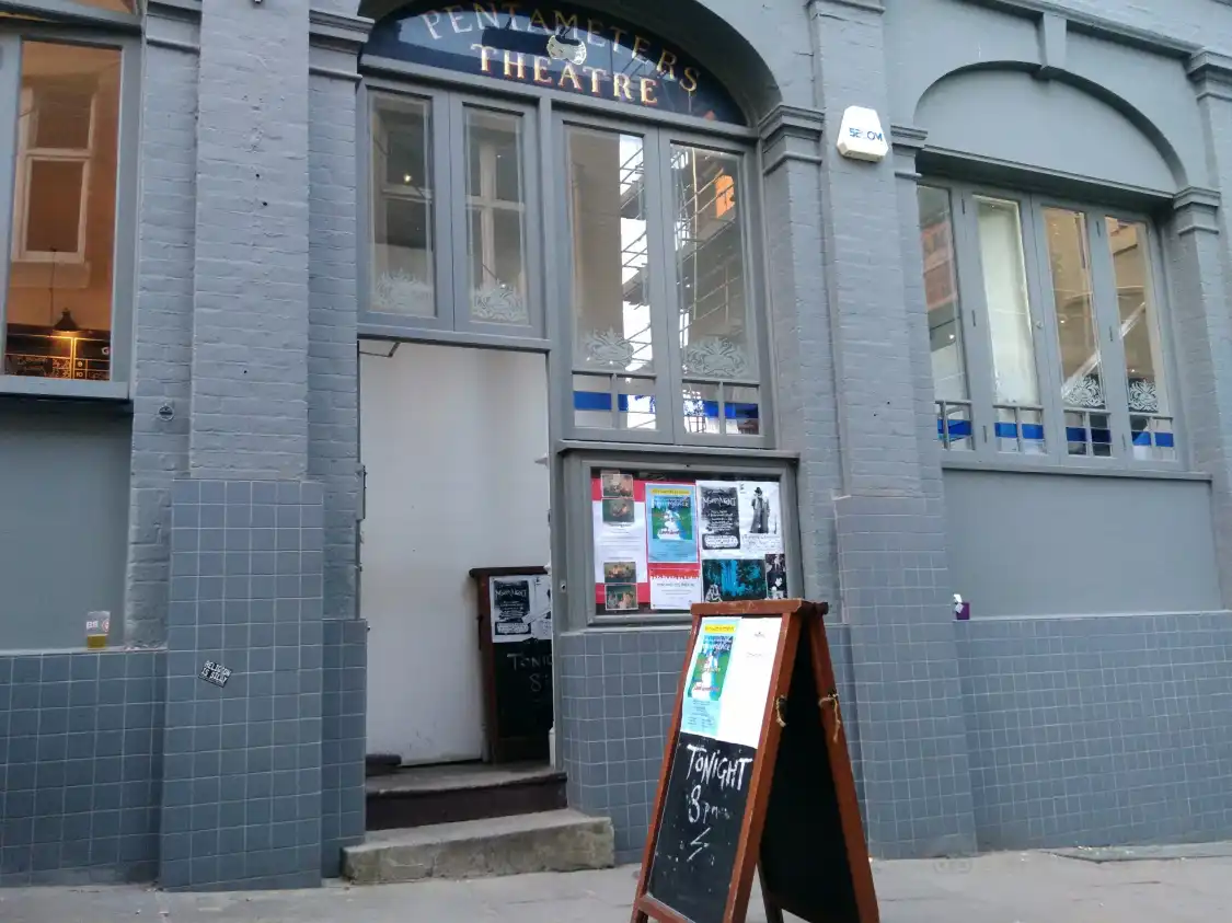 Các khách sạn gần Pentameters Theatre