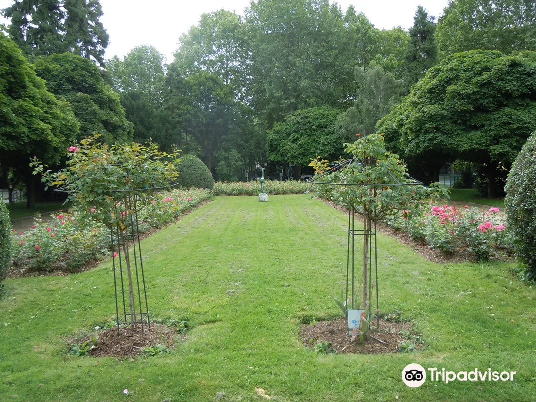 2_Henry-Bataille Square