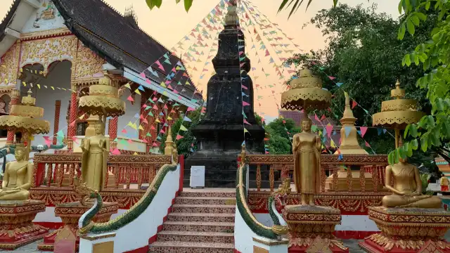 Hotels near Wat That