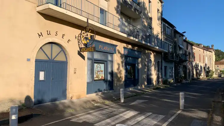 Hôtels à proximité de : Musée La planète des moulins