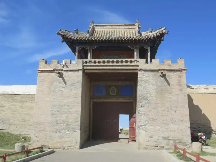 Hotels near Karakorum (city)