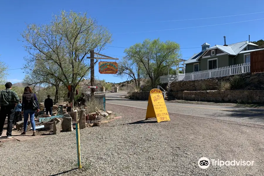 Ghost Town Trading Post/Lodging