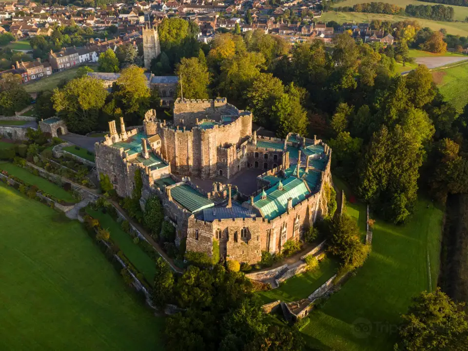 1_Berkeley Castle