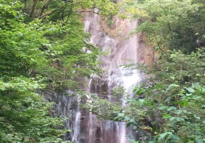 Shirataki Waterfall