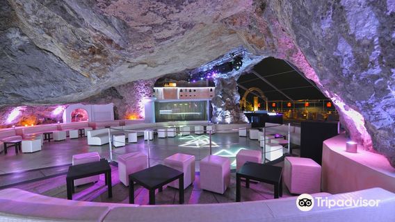 Africana Famous Club