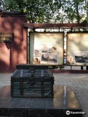 Merchant Сhest Monument