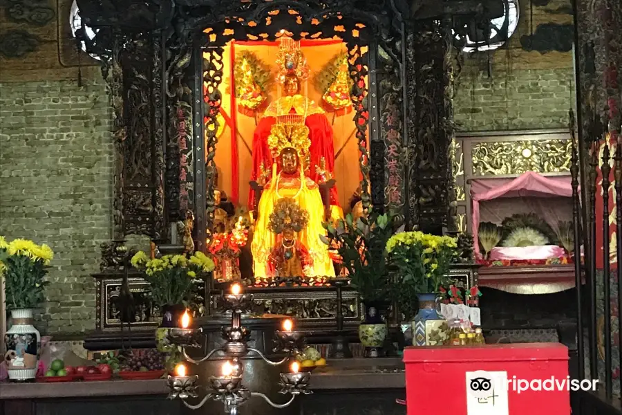 Ha Chuong Hoi Quan Pagoda