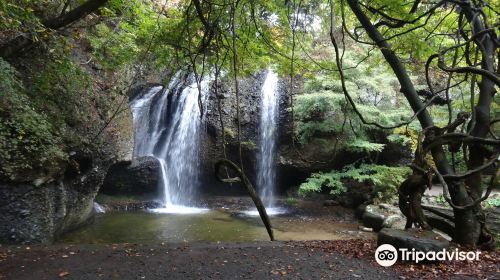 Tsukimachi Waterfall