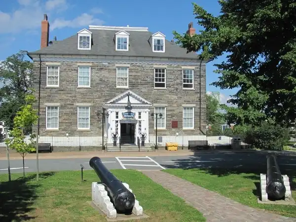 Hotel in zona Maritime Command Museum