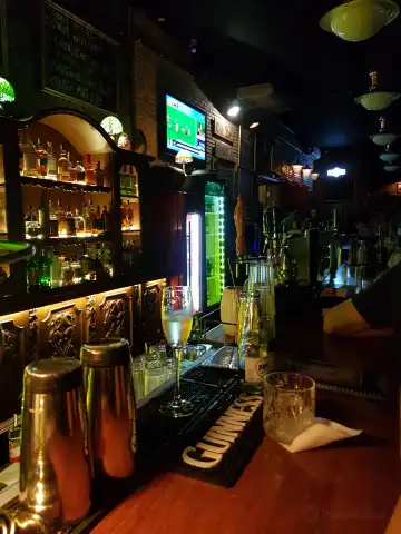 Hotels near Flanningan's Irish Pub