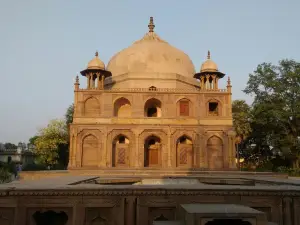 Khusro Bagh, Prayagraj