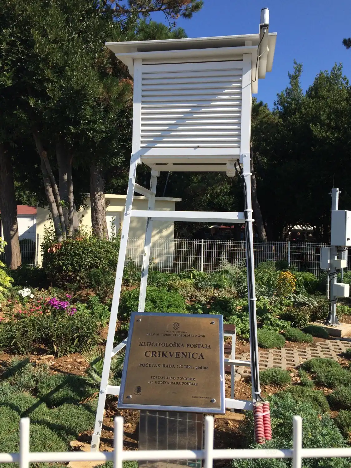 Hotels near The Weather Station